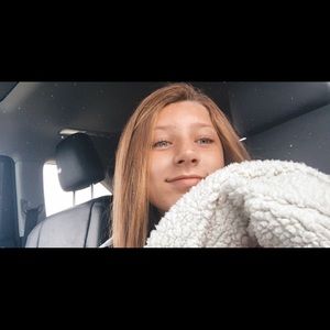 Meet your Posher, Elizabeth